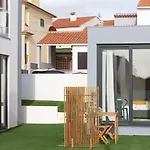 Presente Haven Walk To Ribeira D'ilhas, Reserve And Town Of Ribamar Appartement *